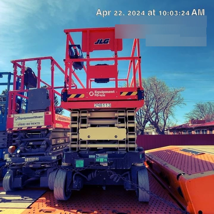 2023 JLG ES3246