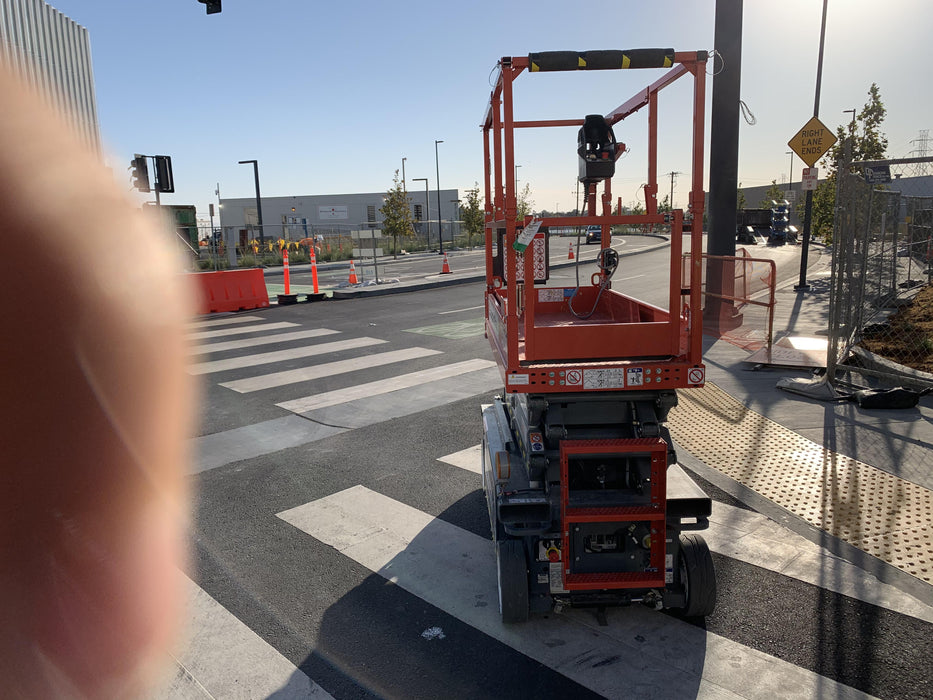 2020 Skyjack SJIII-3219 Solid NM Tires, Half height spring hinged entry gate, Dual Beacons, 800W Inverter