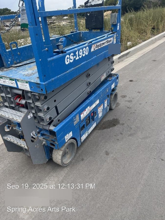 2019 Genie GS-1930 Fixed rails with chain Entry