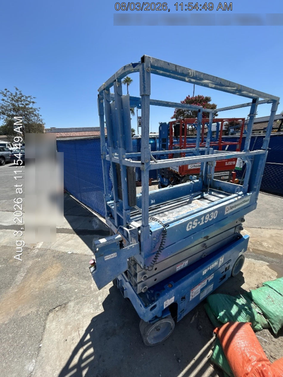 2020 Genie GS-1930 Solid Non Marking Tires, Beacon, Folding rails with half height swing gate, 800W Inverter