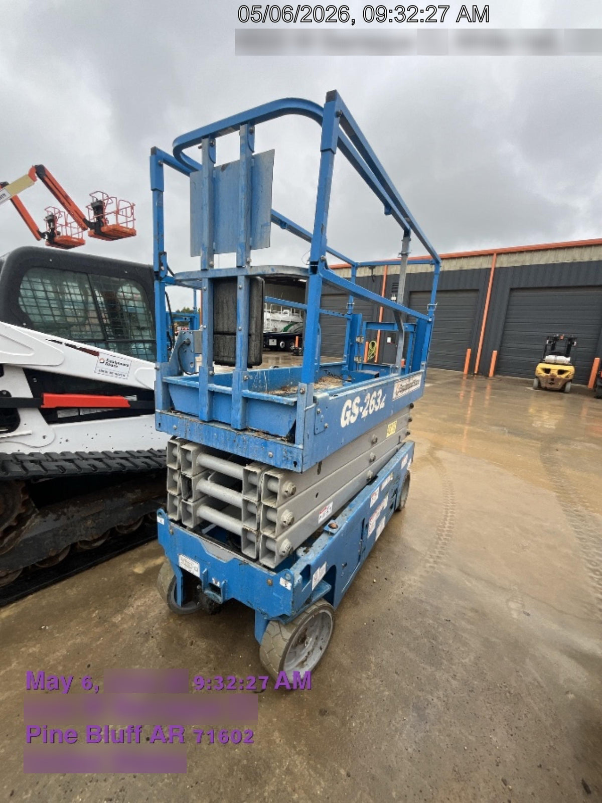 2019 Genie GS-2632 Folding rails with half height swing gate