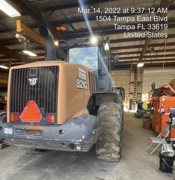 2017 Case 821G CLOSED CAB, JRB 418 STYLE HYD COUPLER