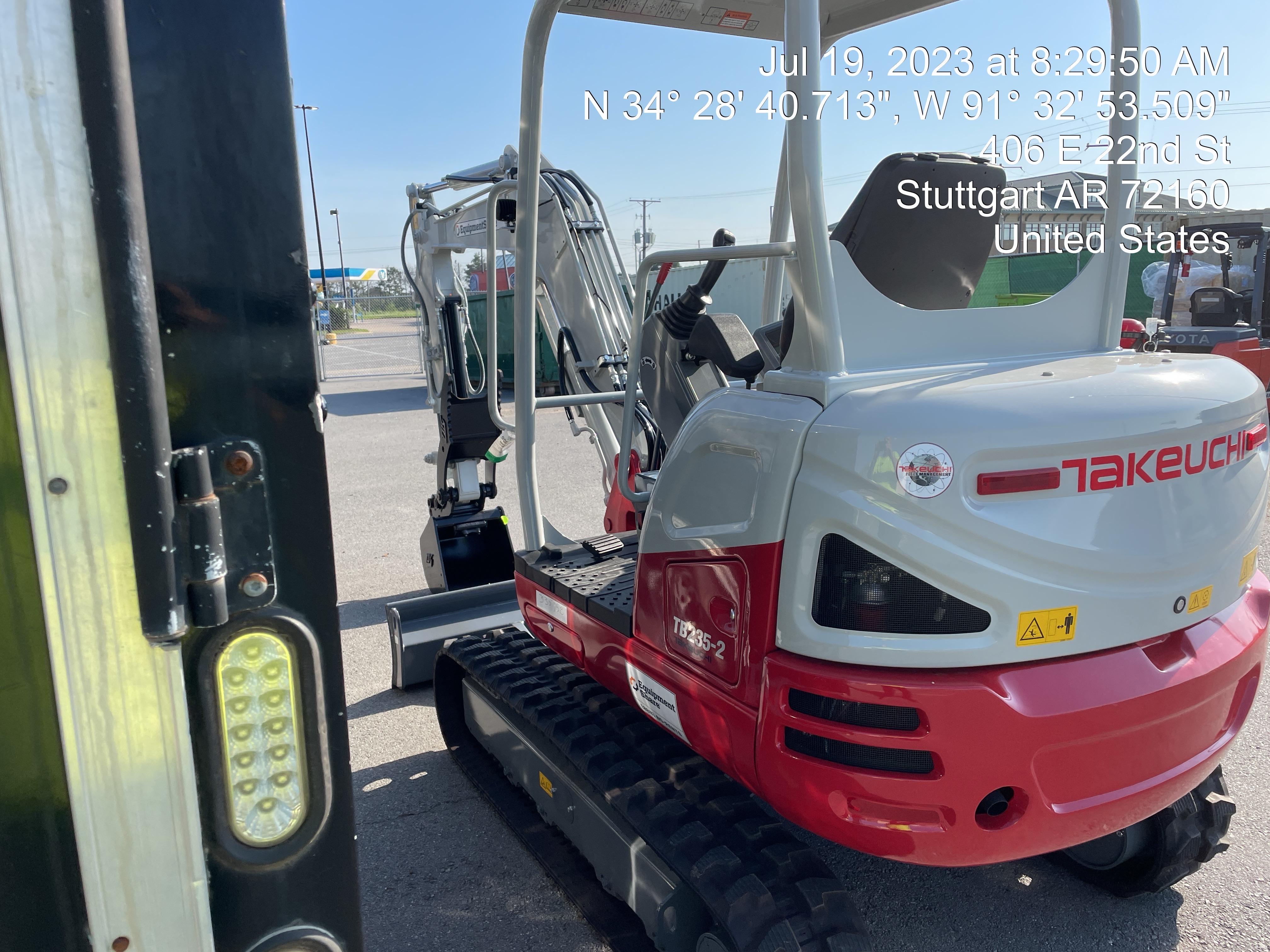 2023 TAKEUCHI TB235-2R