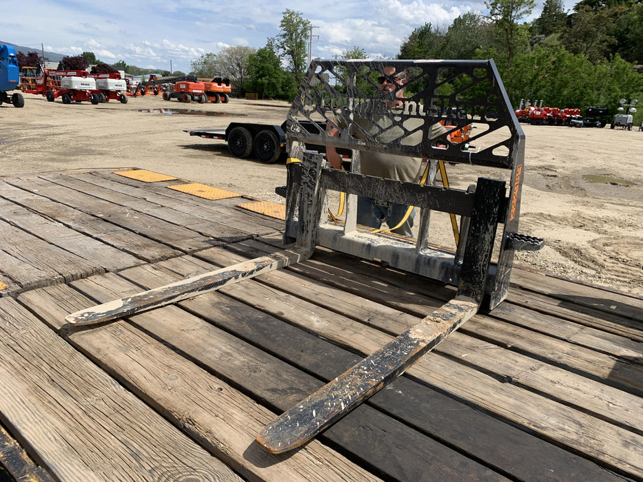 2022 PALADIN 48" Pallet Forks - Paladin