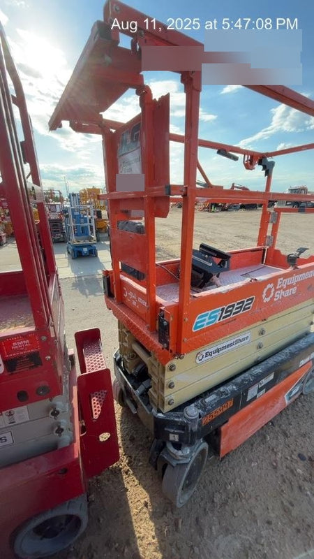 2022 JLG ES1932