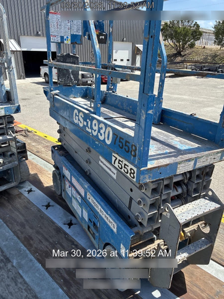2017 Genie GS-1930 Genie GS-1930 Lift w/Fixed Rail and Chain Entry