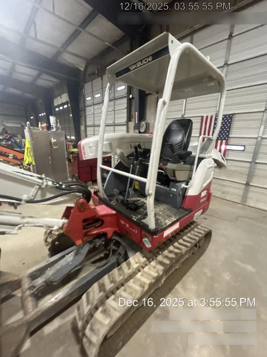 2021 TAKEUCHI TB235-2R