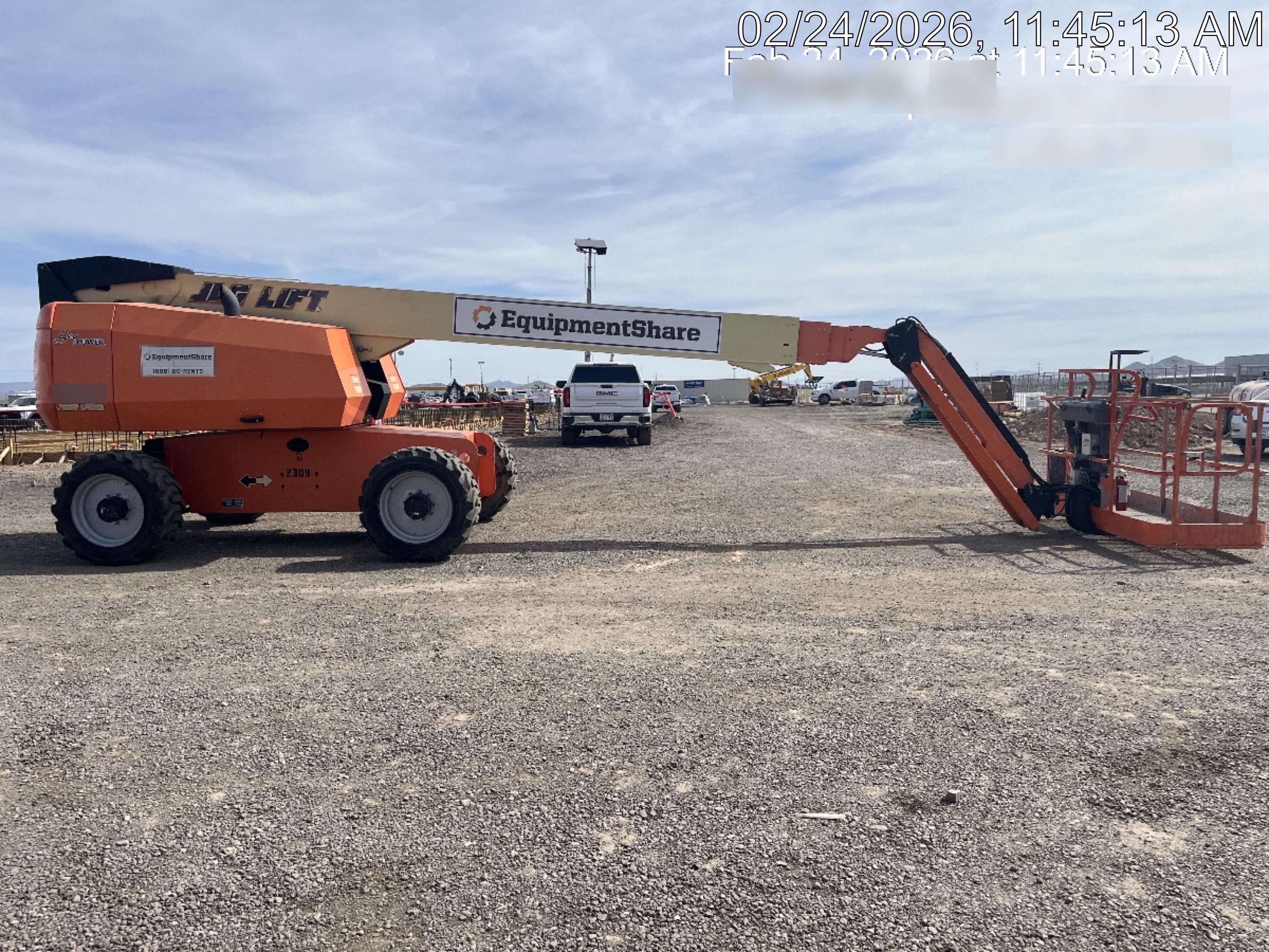 2017 JLG 660SJ