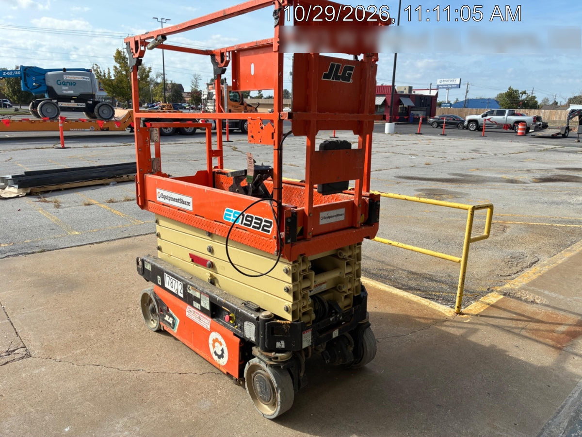 2021 JLG ES1932