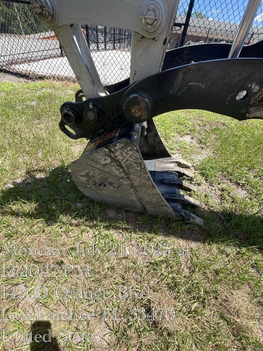 2025 TAKEUCHI 24" Bucket Takeuchi