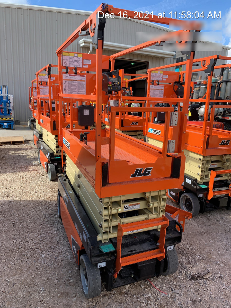 2021 JLG ES1932