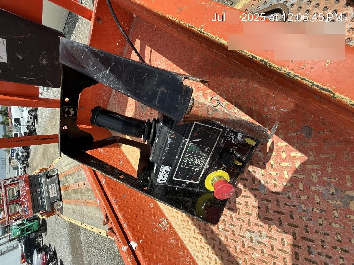 2021 JLG ES1932