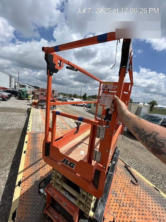 2021 JLG ES1932