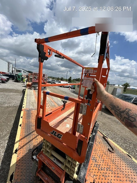 2021 JLG ES1932