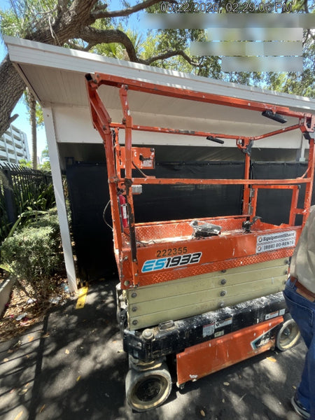 2022 JLG ES1932