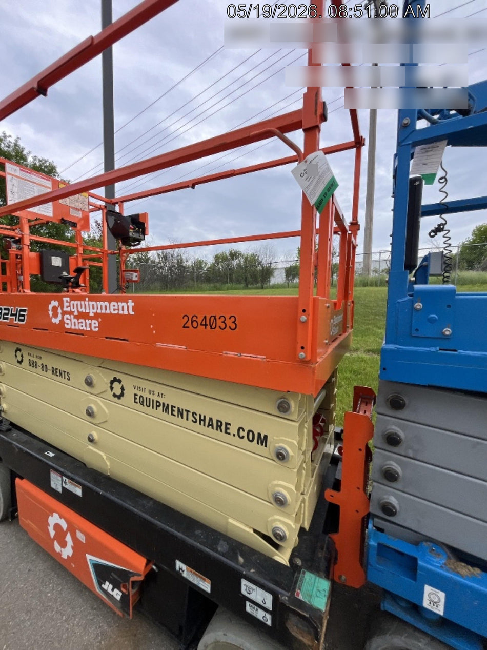 2022 JLG ES3246