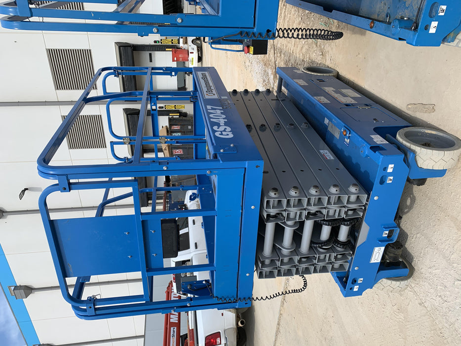 2019 Genie GS-4047 Folding rails with half height swing gate