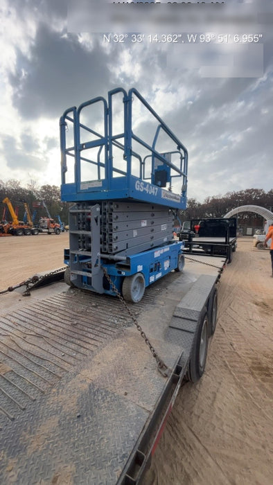 2019 Genie GS-4047 Folding rails with half height swing gate