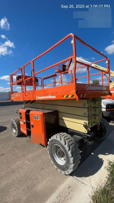 2023 JLG RT4394