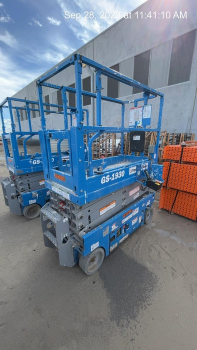 2020 Genie GS-1930 Solid Non Marking Tires, Beacon, Folding rails with half height swing gate, 800W Inverter