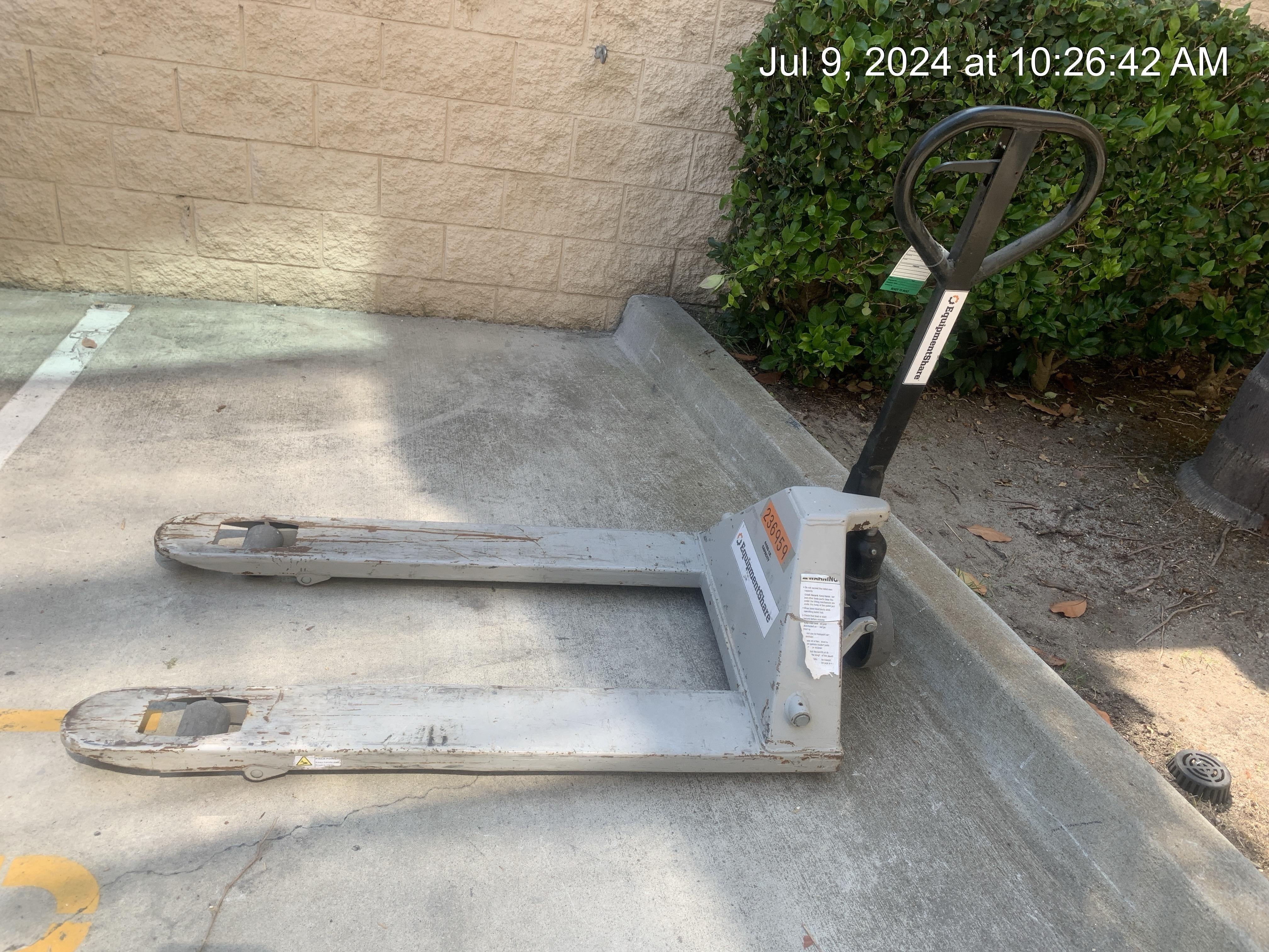 2022 STRONGWAY 4400 lb Pallet Jack