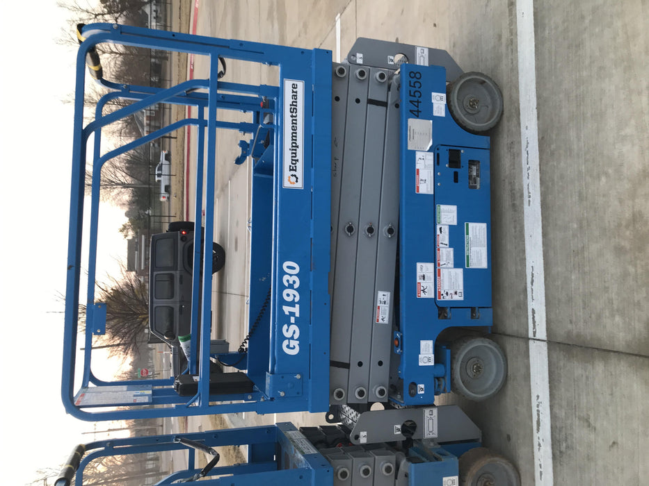 2019 Genie GS-1930 Fixed rails with chain Entry