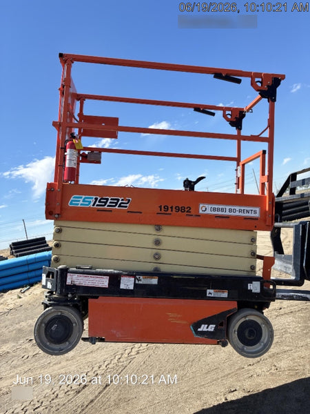 2021 JLG ES1932