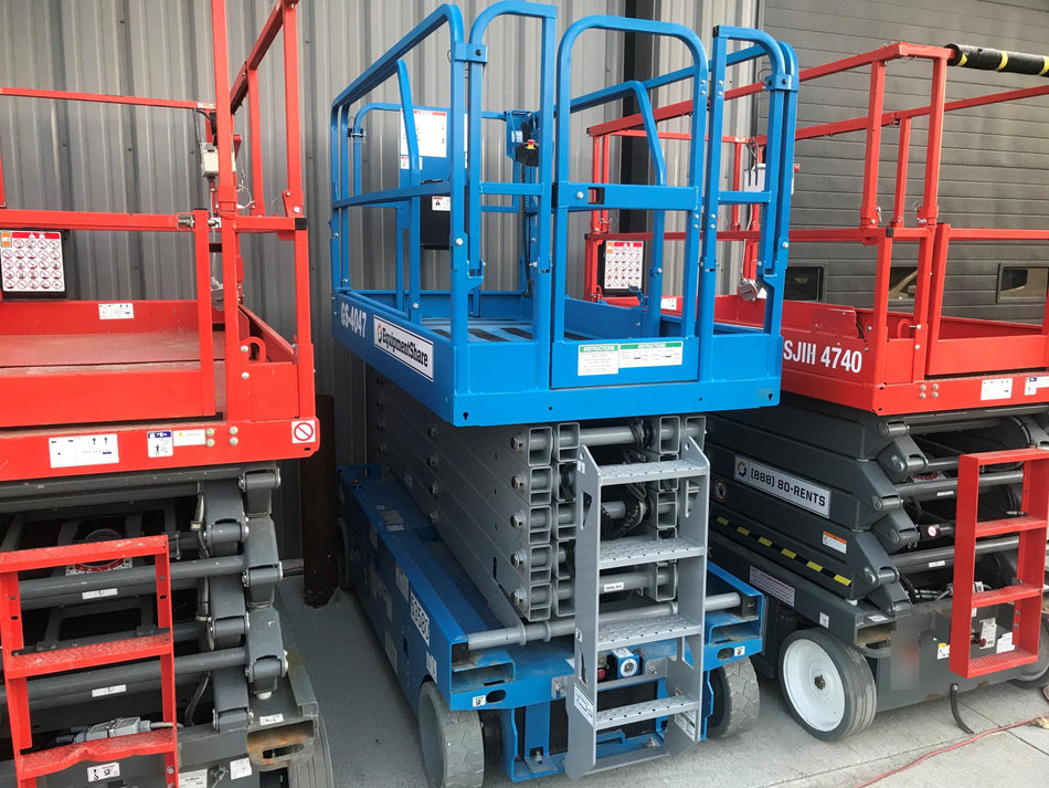 2019 Genie GS-4047 Folding rails with half height swing gate