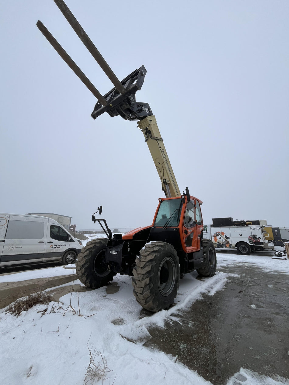 2023 JLG 1732