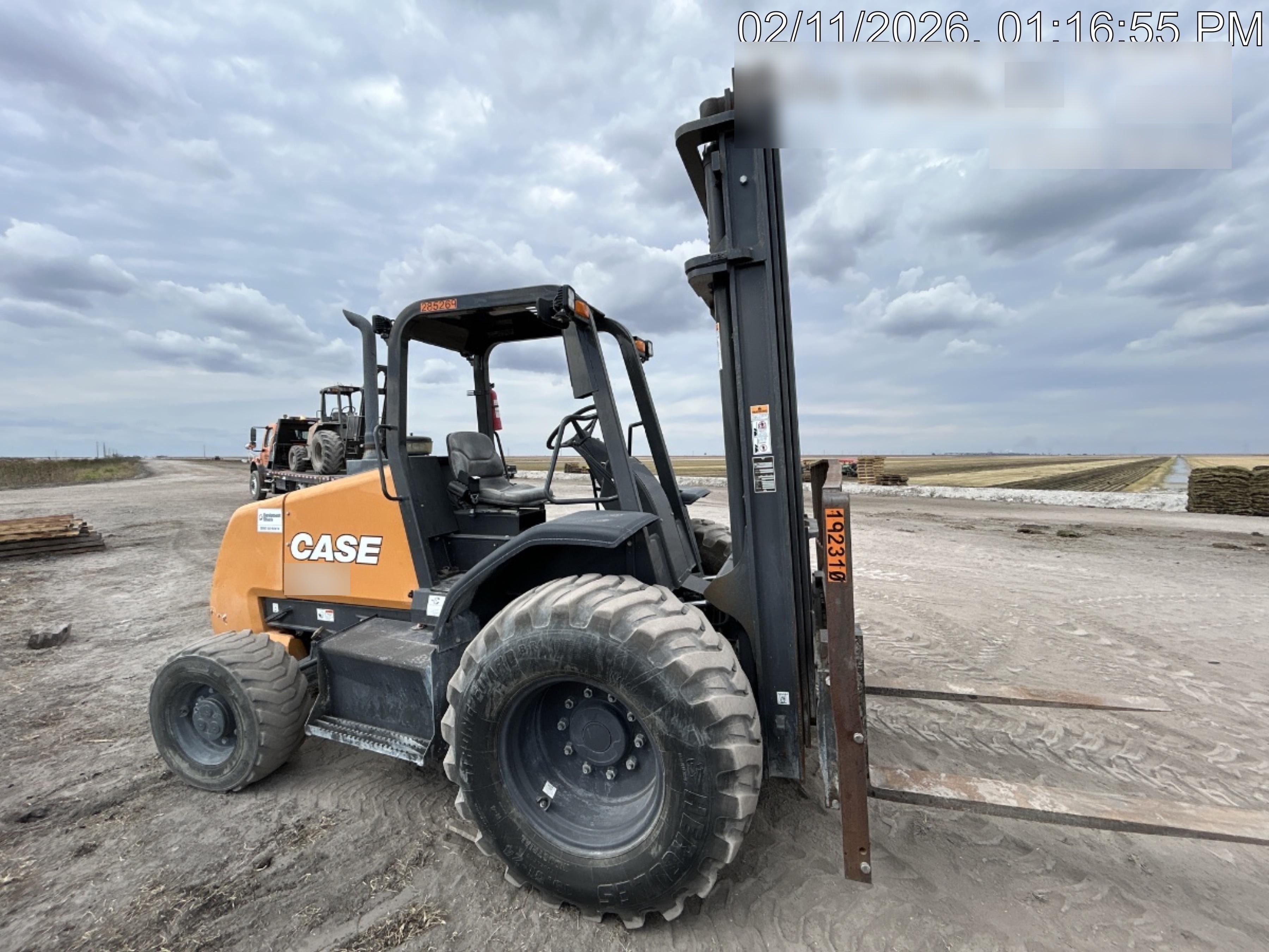 2023 CASE 588H