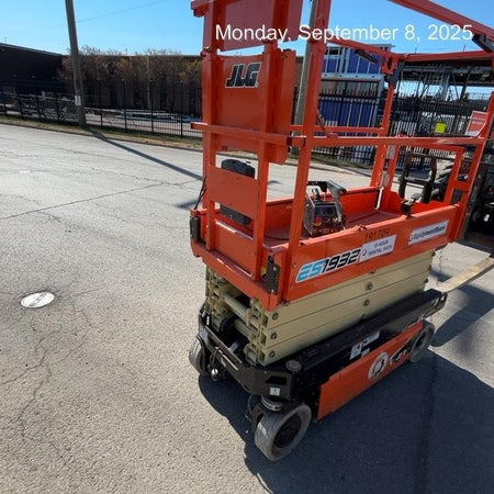 2021 JLG ES1932