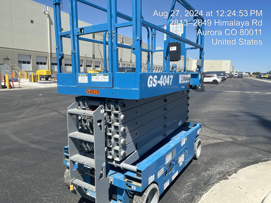 2019 Genie GS-4047 Folding rails with half height swing gate, 800W Inverter