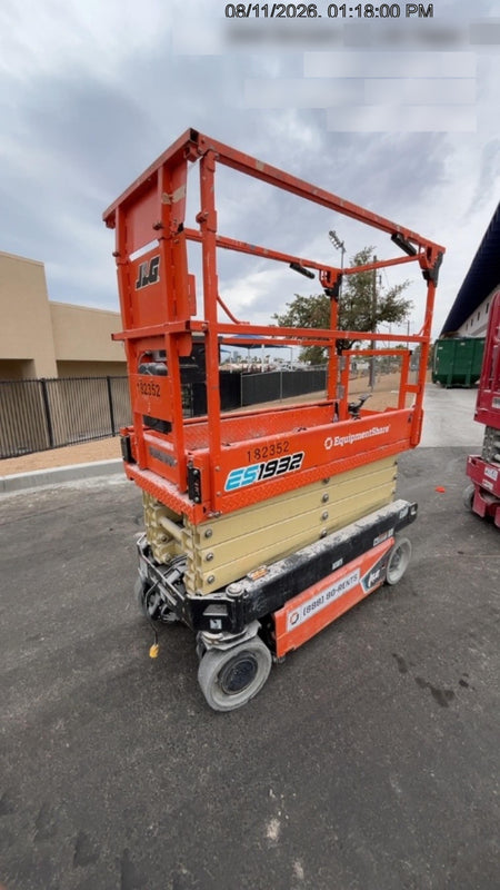 2021 JLG ES1932