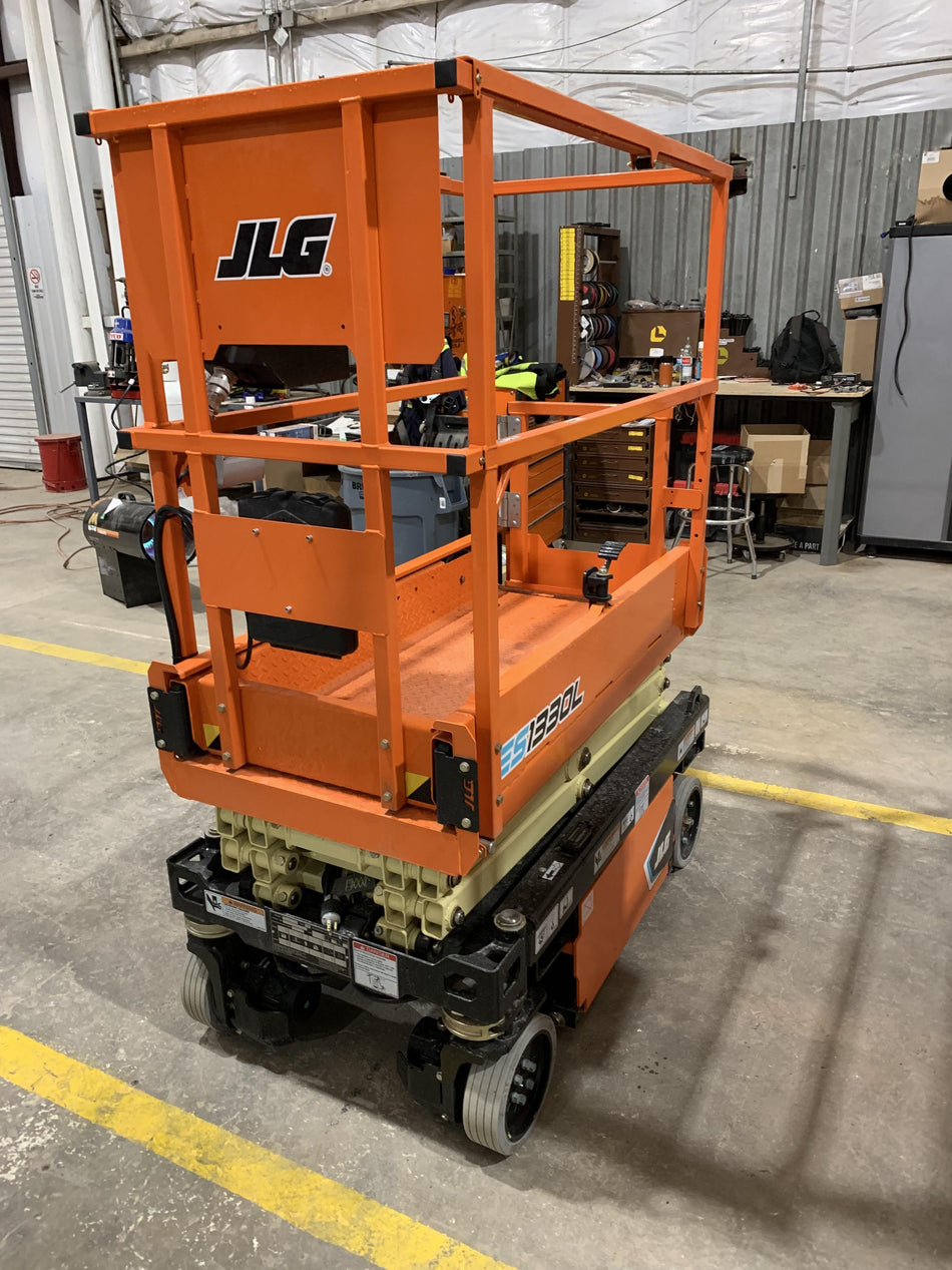 2021 JLG ES1330L