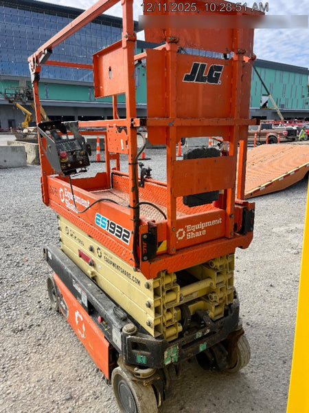 2022 JLG ES1932