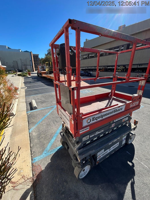 2020 Skyjack SJIII-3219 Solid NM Tires, Half height spring hinged entry gate, Dual Beacons, 800W Inverter