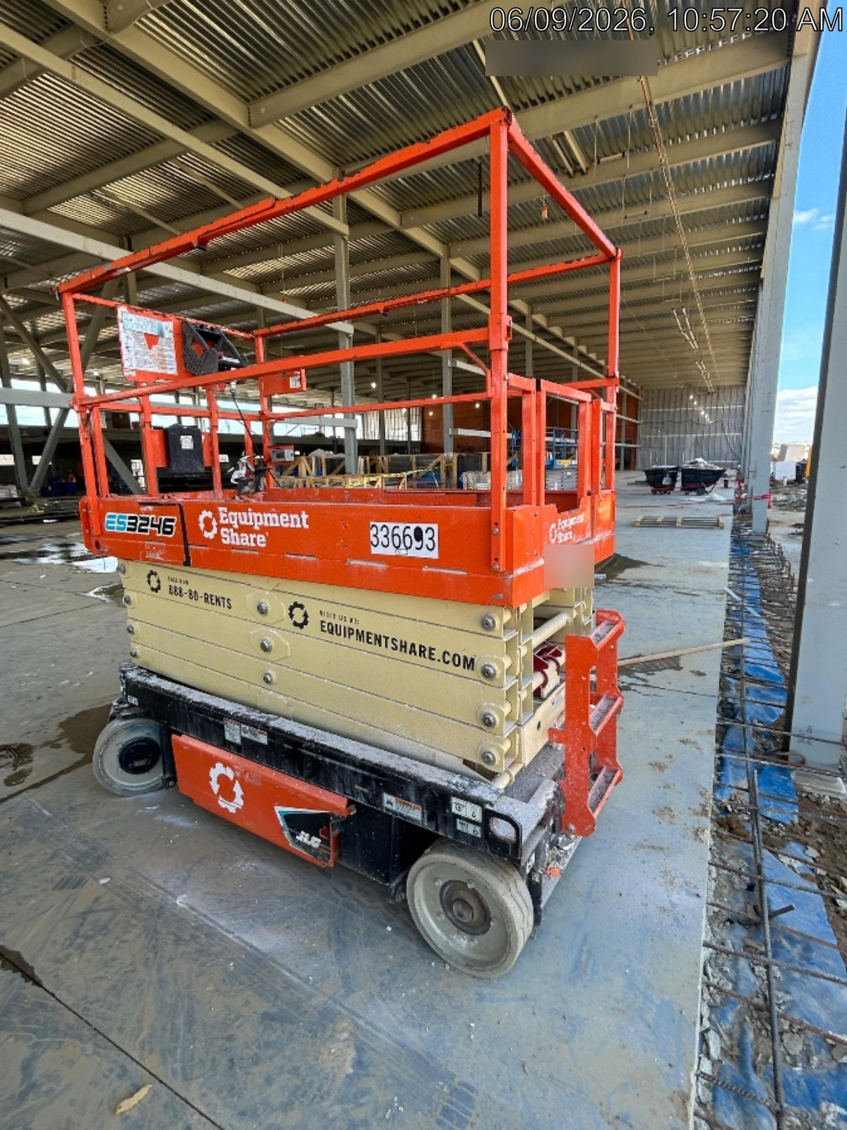 2023 JLG ES3246
