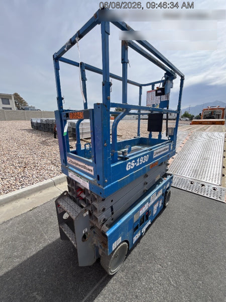 2020 Genie GS-1930 Solid Non Marking Tires, Beacon, Folding rails with half height swing gate, 800W Inverter