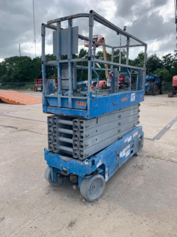 2017 Genie GS-3232 32' Narrow Electric Scissor Lift