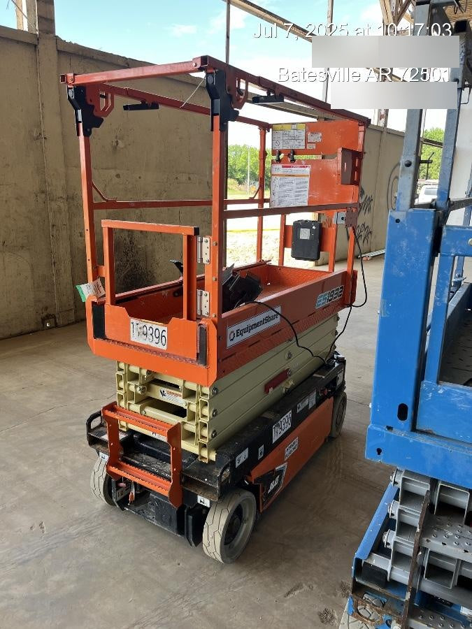 2021 JLG ES1932