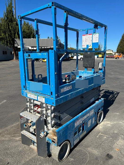 2020 Genie GS-1930 Solid Non Marking Tires, Beacon, Folding rails with half height swing gate, 800W Inverter