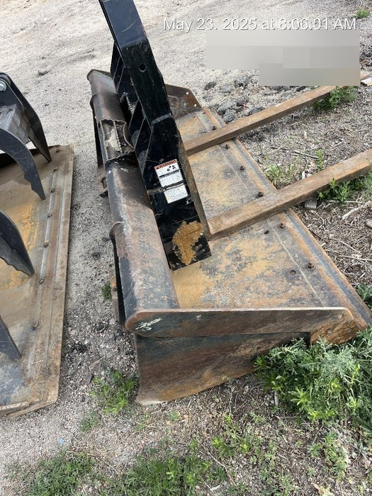 2022 TAKEUCHI 48" Pallet Forks - Takeuchi