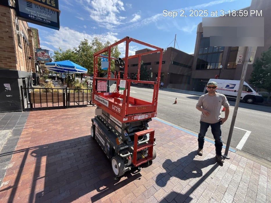 2020 Skyjack SJIII-3219 Solid NM Tires, Half height spring hinged entry gate, Dual Beacons, 800W Inverter