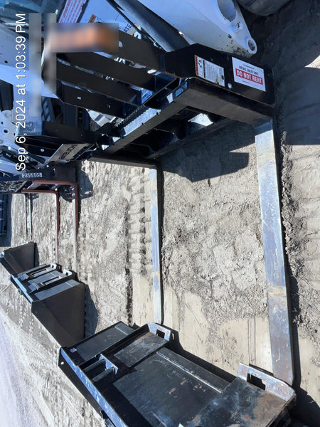 2022 TAKEUCHI 48" Pallet Forks - Takeuchi