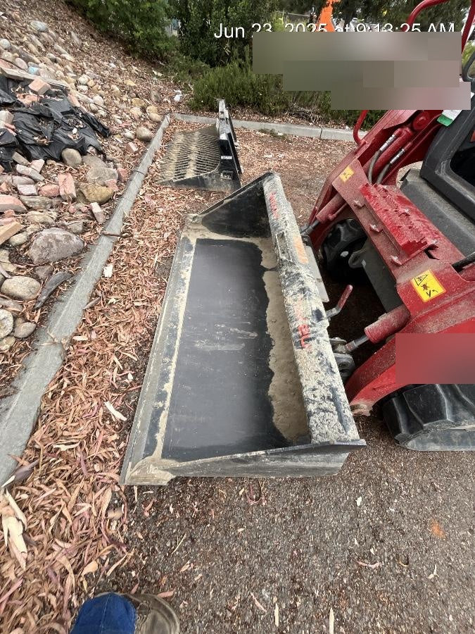2025 TAKEUCHI 76" Smooth Bucket - Takeuchi