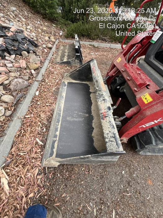 2025 TAKEUCHI 76" Smooth Bucket - Takeuchi