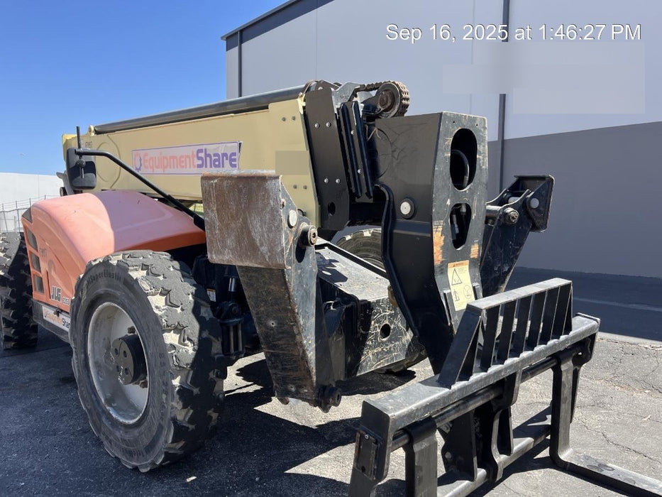 2019 JLG 1255 JLG 1255 T4F w/Open ROPS, Solid Tires, Work Lights/Beacon, 60" Carriage/Forks