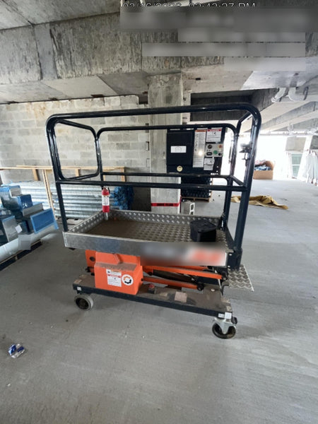 2023 JLG 1030P