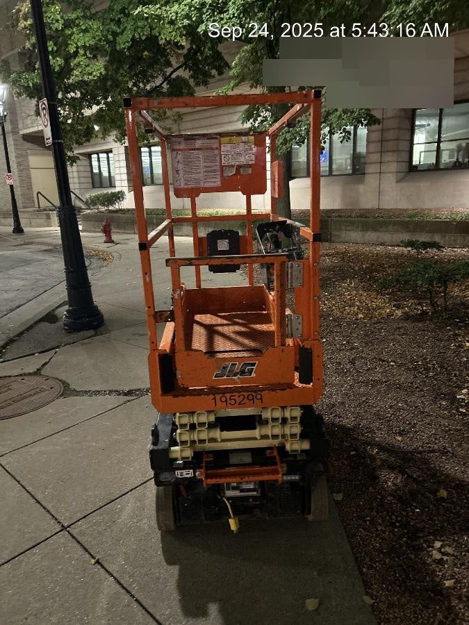 2021 JLG ES1330L