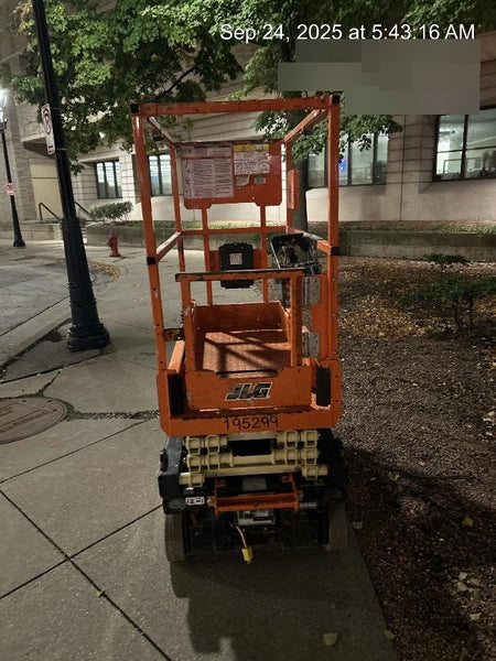 2021 JLG ES1330L